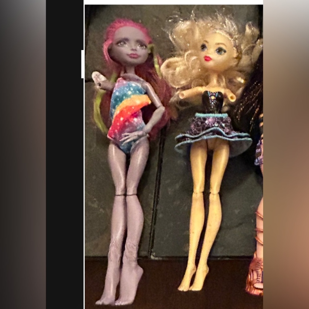 Monster high lot  Dana is missing two arms, and Marisol is missing 1